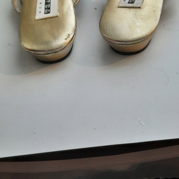 Brand New Designer Golden Sandals - Picture 3 of 4